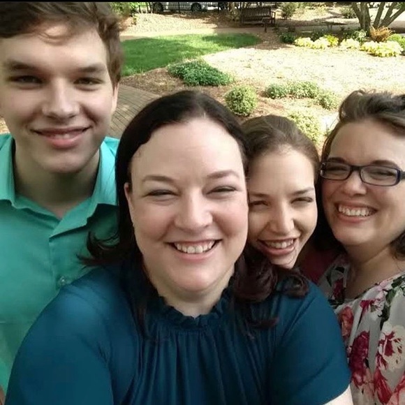 Meet your Posher, Jenni!! Have a lovely day! - Picture 13 of 16